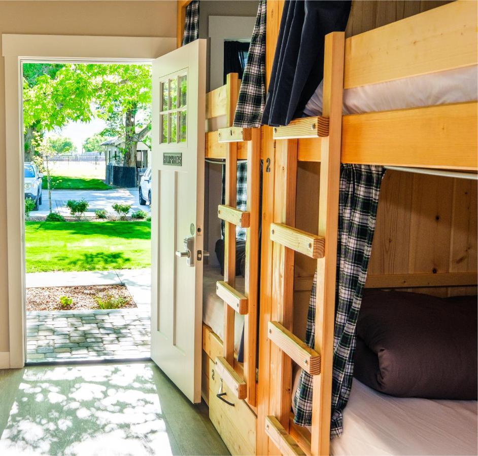 Eastside Guesthouse And Bivy Bishop Exterior photo